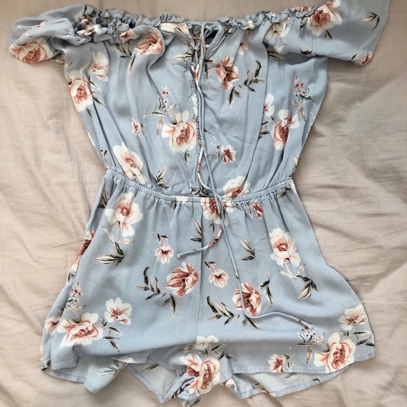 Kendall & Kylie Other - Kendall and Kylie Floral Romper!